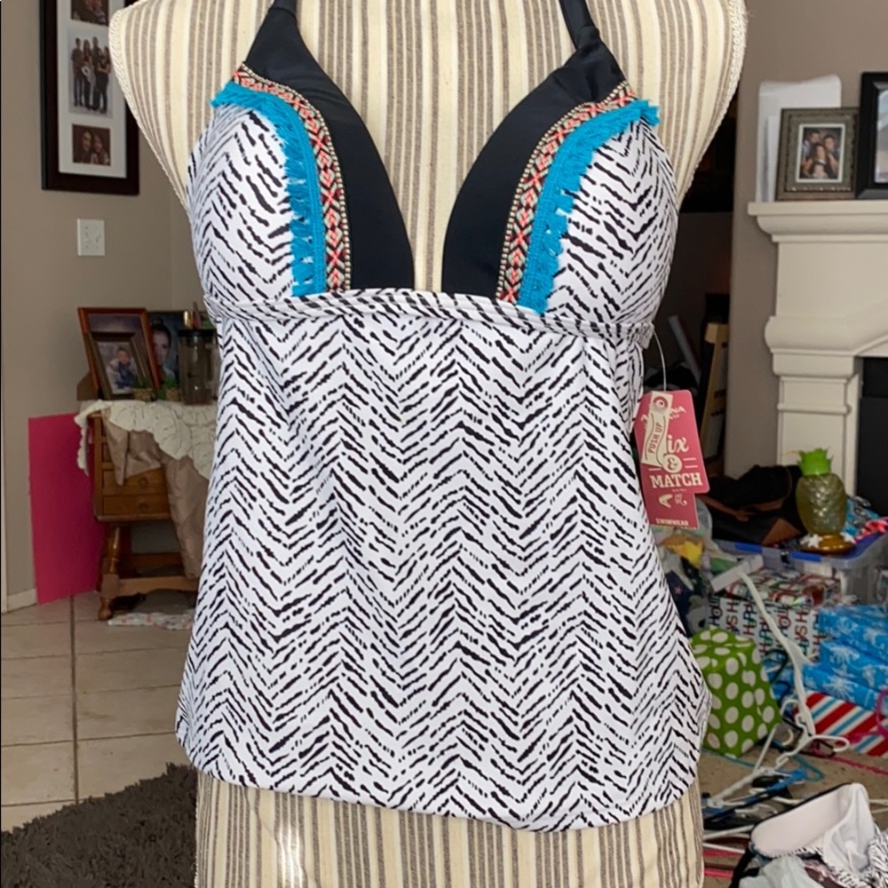 Women’s swim Top new with tags